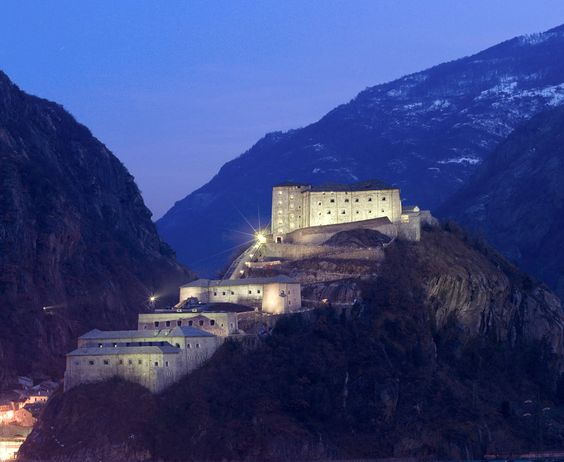 The castles, history and geography of Valle d'Aosta in Italy.