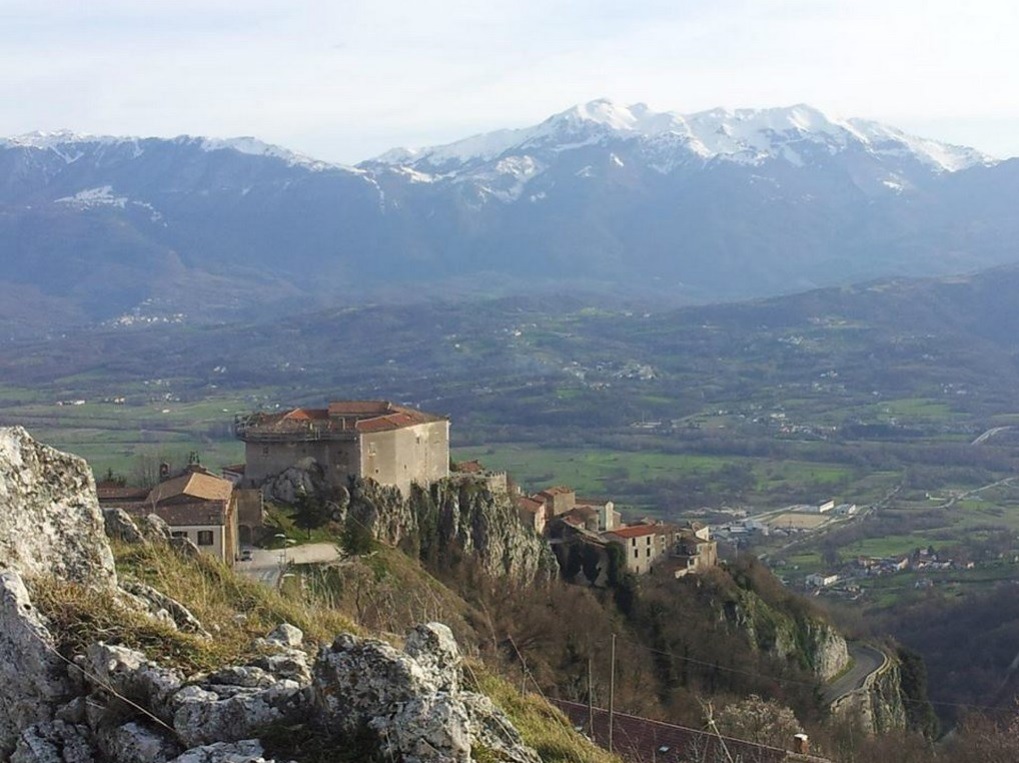 Free stay in exchange for a book | In Macchiagodena, a village in Molise